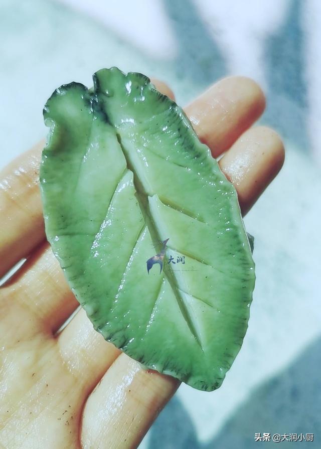 煮鲍鱼为什么水是蓝色，鲍鱼焯水水变蓝（青榄的功劳可不少）