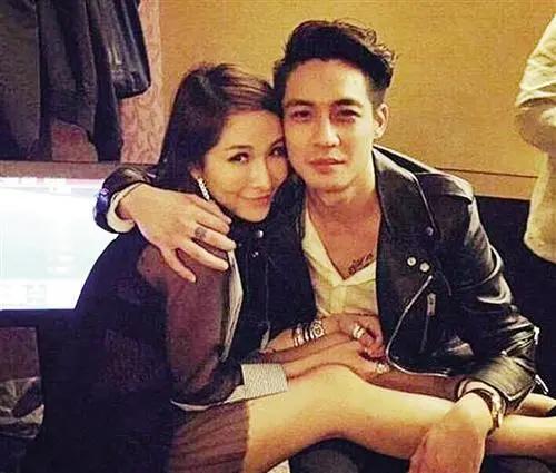 萧亚轩的男朋友，萧亚轩现任男朋友（萧亚轩与十五个男友的激荡情史）