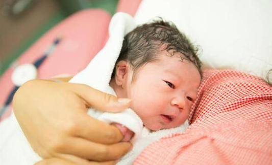 自然分娩的产程，分娩产程需要多长时间（产妇有这几个特征）