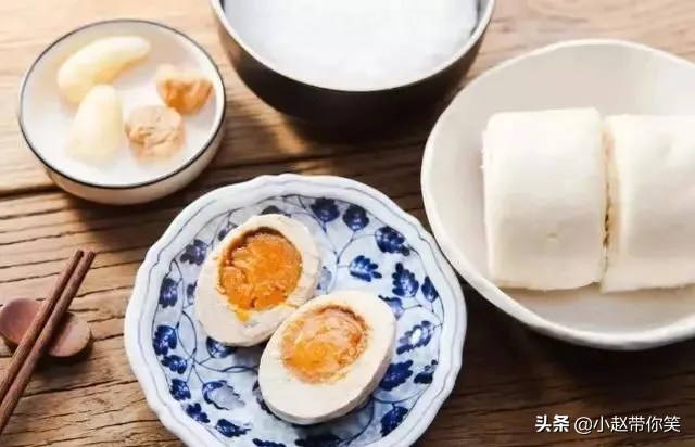 咸鸭蛋放了一年能吃吗，咸鸭蛋放一年了还能不能吃（咸鸭蛋放一年了还能不能吃了）