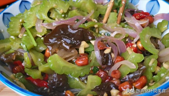 凉拌苦瓜的正宗做法，凉拌苦瓜的家常做法（凉拌苦瓜的正确做法）