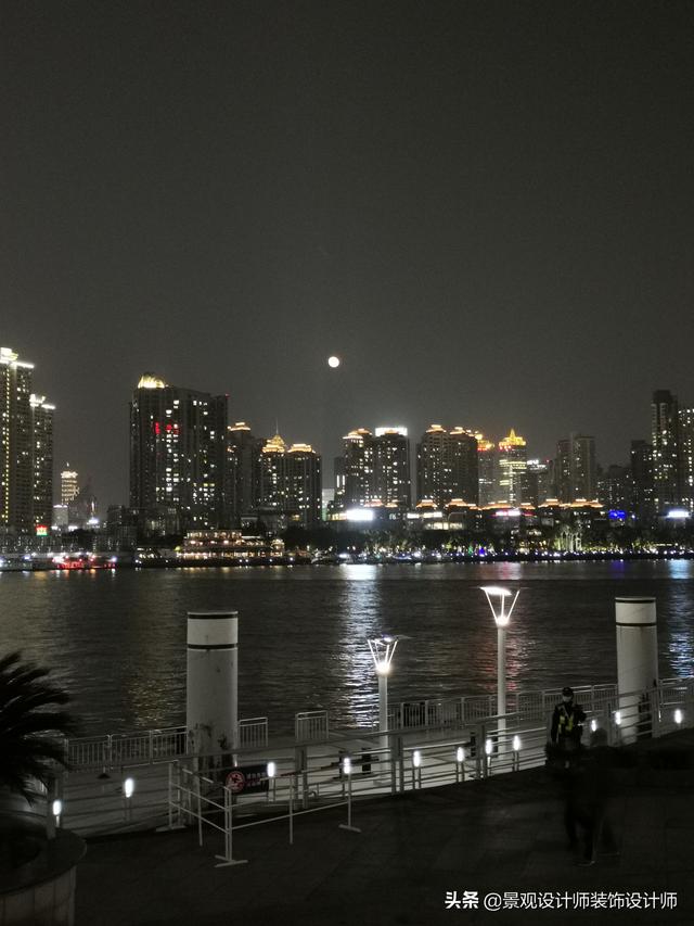 上海外滩夜景图片，外滩夜景美丽迷人让人流连忘返（上海市外滩夜景）