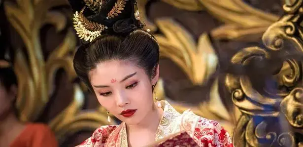 上官婉儿武则天，上官婉儿在武则天时期被称为什么（从仇人、情敌到闺蜜的忘年之交）