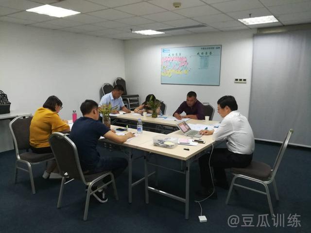 如何赞美一个人，如何赞美一个人的自律（如何高水平地赞美一个人）