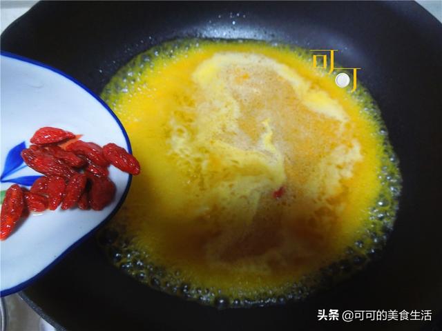 海参汤怎么做最简单又好吃，金汤海参不一定非要在饭店吃