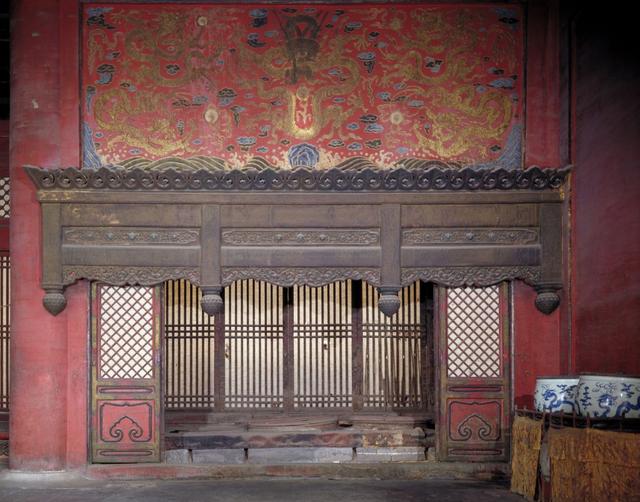 乾清宫和坤宁宫中间是什么宫，乾清宫与坤宁宫,中间的是什么（探寻北京老建筑）