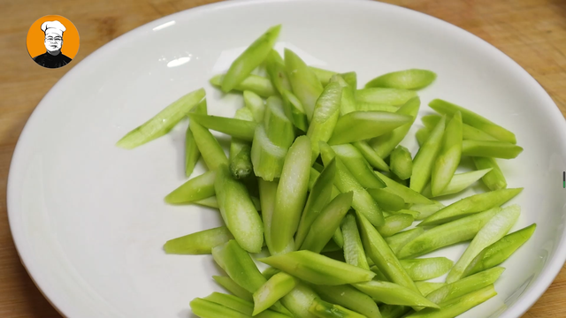 怎样炒虾仁，怎样炒虾仁好吃又简单视频（想要炒出饱满爽脆的虾仁）