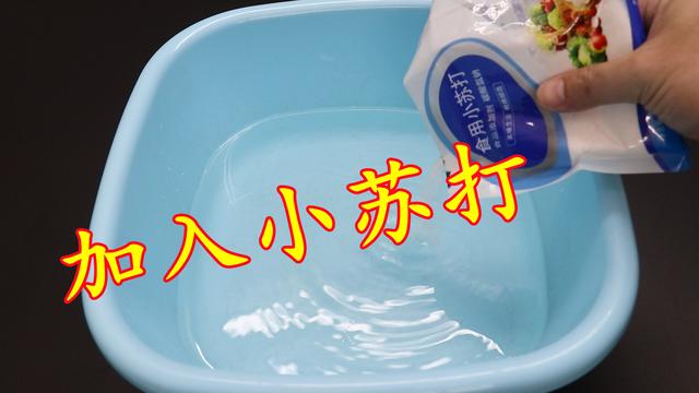 白鞋子脏了怎么洗，白鞋子脏了怎么洗白小妙招（白色的鞋子，怎样清洗才干净）