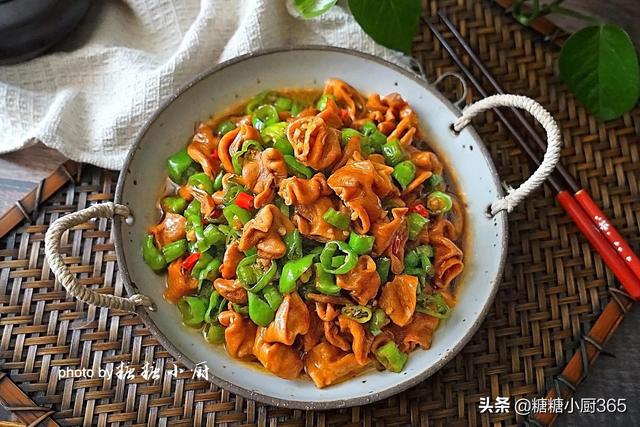 卤肥肠怎么炒好吃，卤肥肠怎么炒好吃视频（自己卤的猪大肠）