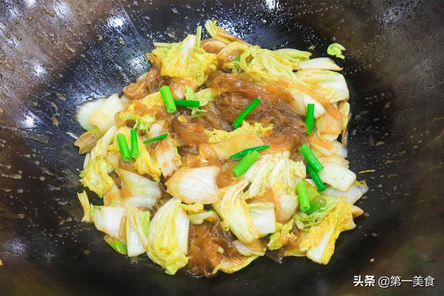 白菜炒粉条的做法最正宗的做法，大白菜炒粉条这么做