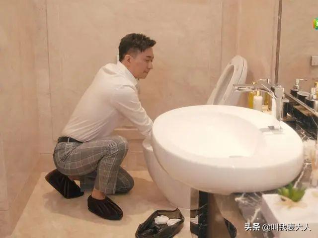 著名主持人被前妻家暴，扇500耳光，拿烟头烫脸，打进医院8次