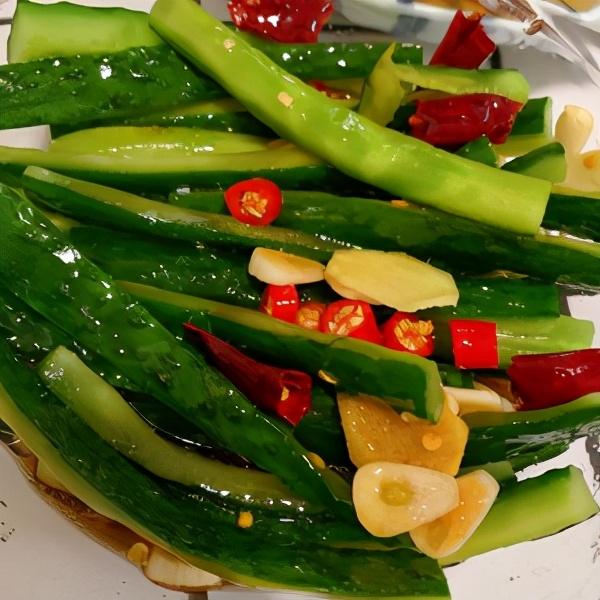 酸辣黄瓜条清脆爽口，<酸脆爽口>吃了停不下来的做法