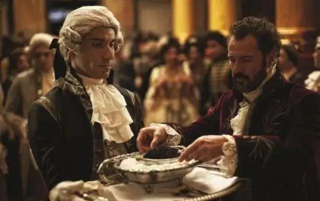 鱼子酱好吃吗，鱼子酱是什么东西（除了贵，你对鱼子酱一无所知）