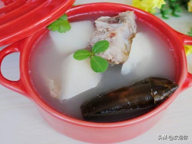 海带土豆炖排骨怎么做，海带土豆炖排骨怎么做好吃窍门（土豆海带排骨汤<可防人体缺钙）