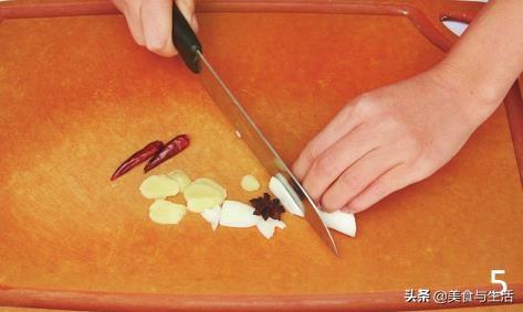 鲅鱼怎么做好吃又简单还没腥味，熏鲅鱼的家常做法（鲅鱼去腥别只会放料酒和醋）