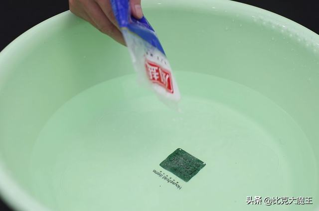 拖地有水印怎么办，拖完地有水痕怎么处理（清水拖地等于“白拖”）