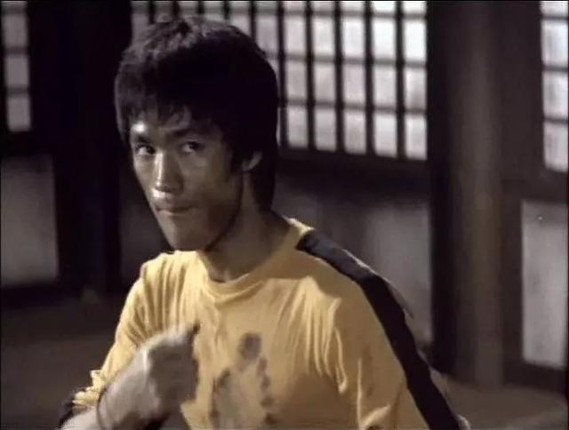 梦见螳螂什么寓意，梦见螳螂什么寓意呢（为什么李小龙的妻子在李小龙去世后）