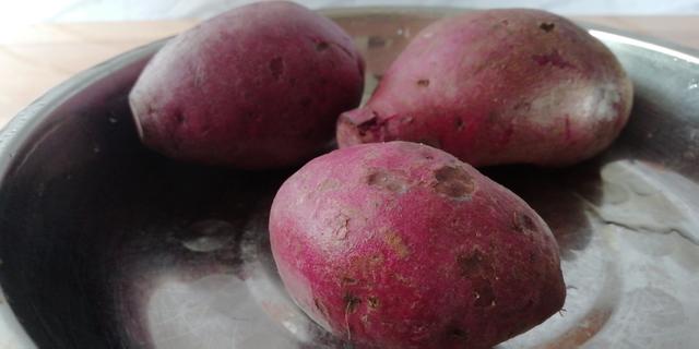 紫薯粉怎么做，红薯淀粉怎么做好吃（DIY自制天然色素粉——紫薯粉）