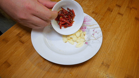 长豆角的功效与作用，怎么做爽脆入味还不变色（长豆角的吃法）