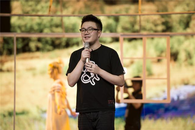 与宋丹丹离婚后，英达14年来对巴图不闻不问，是“渣”还是通透？