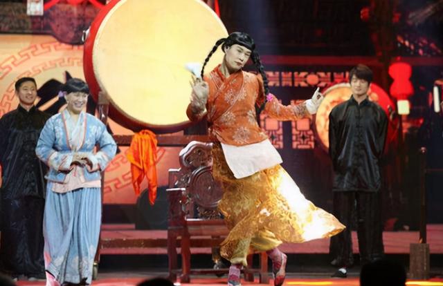 小沈阳真名叫什么，小沈阳真名字叫什么（如今人气不再被斥江郎才尽）