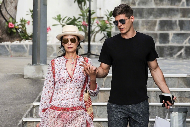 刘玉玲是谁的老婆，刘玉玲是谁（50岁邓文迪与小27岁男模分手）