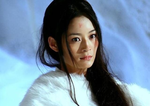 有种遗憾叫容嬷嬷，“儿子”出道多年都没火，儿媳却早已家喻户晓