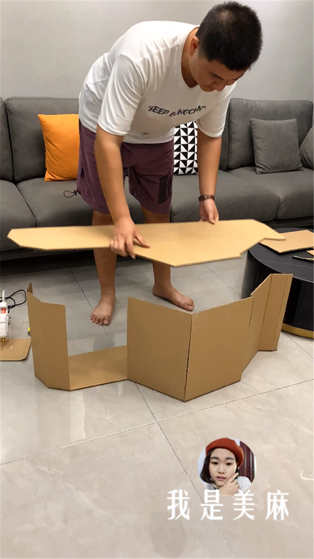 怎么做机器人，怎么做机器人手工制作（这个爸爸做了个变形金刚）