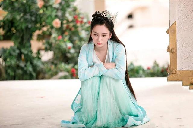 枕上书知鹤公主喜欢东华吗知鹤是什么结局，枕上书东华要了知鹤（爱慕东华帝君不是你的错）