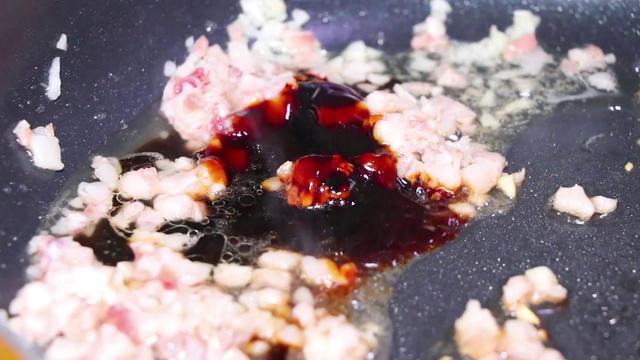 蒜苔炒肉末的正宗做法，分享个肉末炒蒜薹的家常做法