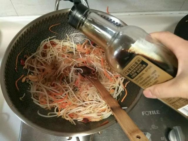 春饼这样做薄如蝉翼劲道又好吃，独家秘方1次能做30张