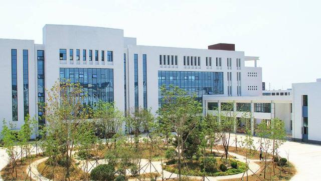 辽宁铁路轨道交通职业学院，2021辽宁轨道交通职业学院地址在哪里（毕业生直通“铁”饭碗）