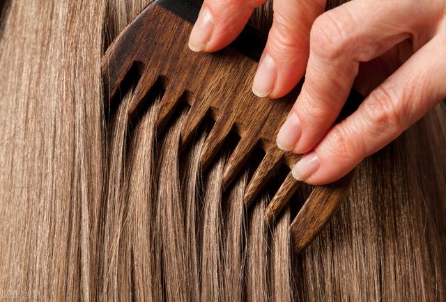 用淘米水洗头发还需要洗发露吗，淘米水洗头发需要洗发水吗（生发妙招来喽）