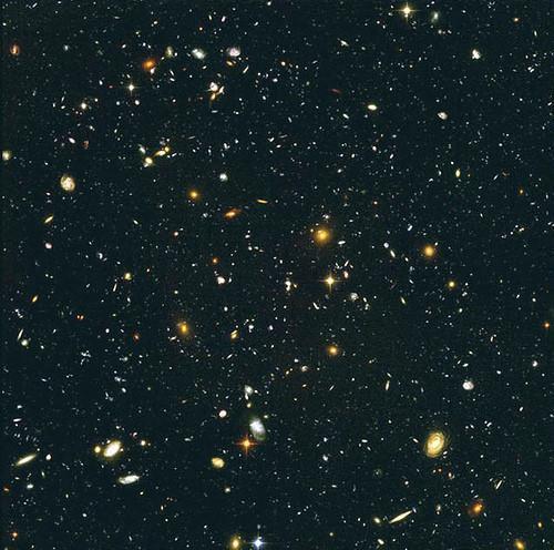 尘埃是什么意思，烟火里的尘埃是什么意思（地球就是宇宙中的一粒尘埃）