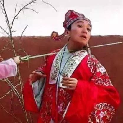 至尊宝和紫霞仙子，紫霞仙子与至尊宝的情侣头像微信（我的意中人是个盖世英雄）