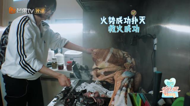 姜潮家境天涯，姜潮的家庭背景（亲妈背名牌包第一次见面送麦迪娜金镯）