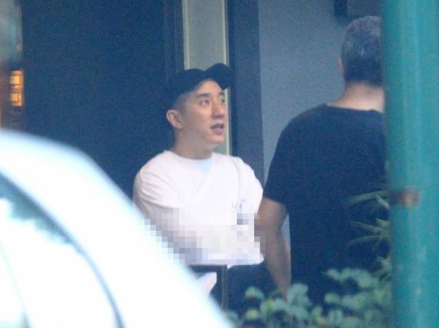 成龙儿子吸毒，成龙之子吸毒被抓+房祖名为何姓房不姓成（成龙儿子房祖名近况曝光）