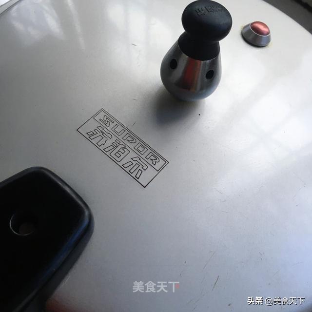 松子玉米的做法，玉米馒头怎么做才能松软好吃视频（玉米这样做也太好吃了吧）