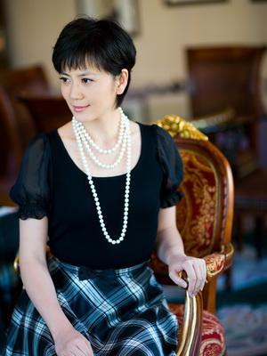 从央视名嘴到"涉案被查",经历人生跌宕后的沈冰,44岁在家相夫教女