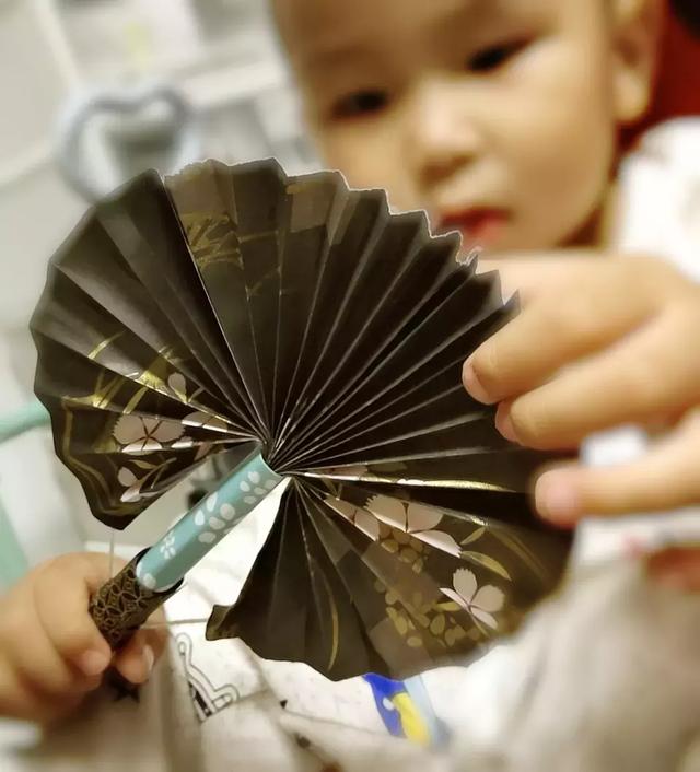 纸扇子的做法，纸扇子的做法描述（教你做5款夏季手工扇）