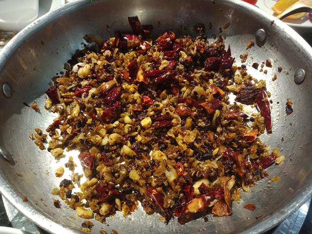 牛蛙是田鸡吗，牛蛙是癞蛤蟆吗（田鸡、牛蛙、青蛙分不清楚）