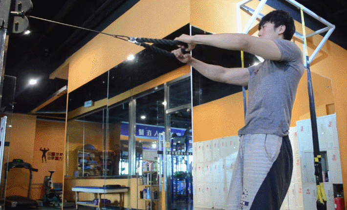 三角肌在哪个位置图片，三角肌在哪个位置示意图（下面5个动作告诉你答案）