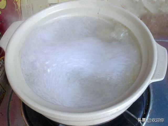 海带土豆炖排骨怎么做，海带土豆炖排骨怎么做好吃窍门（土豆海带排骨汤<可防人体缺钙）