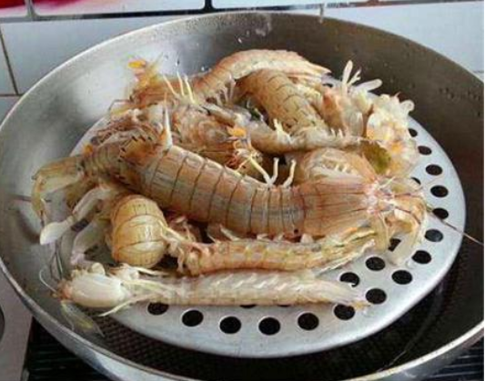 蒸虾是冷水上锅还是热水上锅，蒸虾冷水还是热水（不少人用错了“水”）