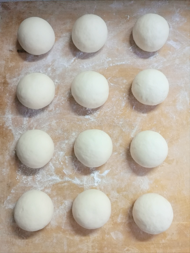 一斤面粉放多少酵母，一斤面粉需要放多少酵母（难怪总失败还有酸味）