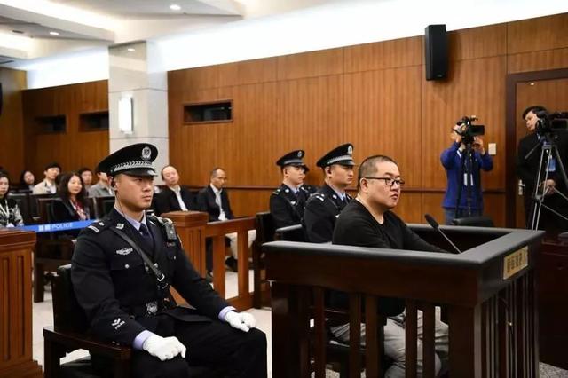 孙小果出狱后涉黑犯罪一审获刑25年，强奸、强制侮辱妇女、故意伤害、寻衅滋事再审案件将择期宣判