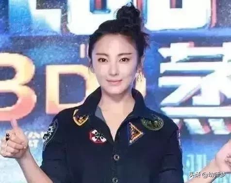 一根皮筋扎丸子头教程，怎样用一根皮筋扎丸子头（超火的丸子头扎发）