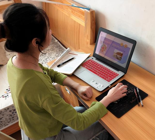 经常喝果汁饮料有好处吗，经常喝果汁饮料对身体好不好（鲜榨果汁真的健康吗）