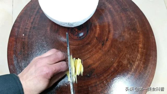 牛肉馅水饺怎么调馅好吃，牛肉饺子的馅怎么调才好吃（这才是牛肉馅饺子最经典做法）