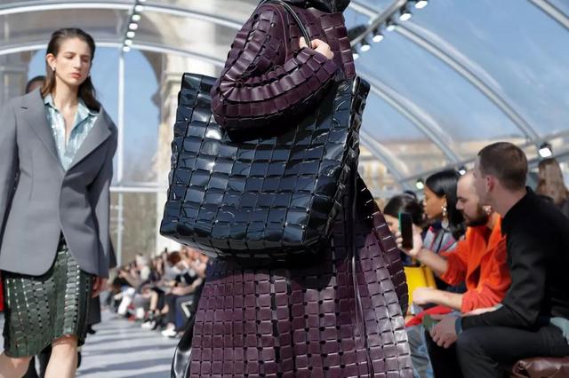 yoke当网名是什么意思，Yoke(束缚)微信昵称（2019年时尚圈上演了一出“老友记”来看看谁回归了）